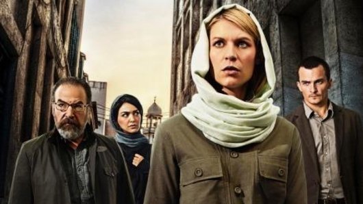 Boniadi as Fara (second from the left) in Homeland.