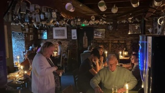 The Masons Arms, Camelford, Britain, using candles.