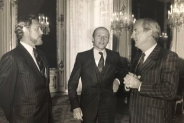 Duncan Campbell, left, with former Governor-General Bill Hayden, right.