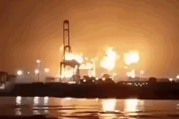 O Irão retaliou um ataque israelita ao atingir a instalação de gás natural liquefeito de Ras Laffan, no Qatar.