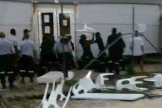 Manus guard pleads with Morrison to settle claim before taking life