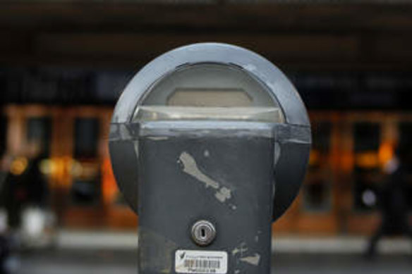 Parking would be free over the Christmas period under a plan supported by the City of Melbourne.