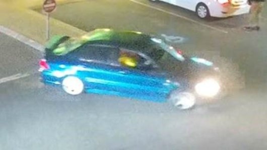 Police would like to speak to the driver and passenger of this car, who may have witnessed the incident. 