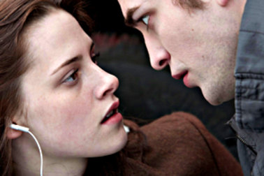 Kristen Stewart and Robert Pattinson play Bella Swann and Edward Cullen in the Twilight films.