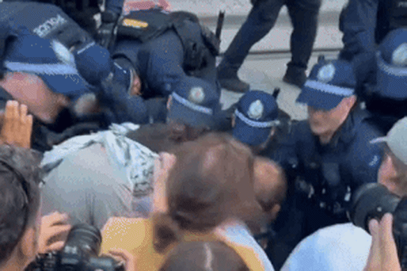 A protest against the visit of Israeli president Isaac Herzog turned violent.