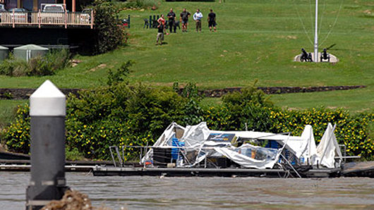 Drift restaurant floats down the Brisbane River after breaking its moorings.