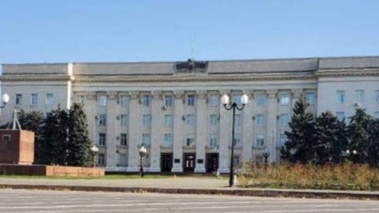 No flag is visible over Kherson city hall.