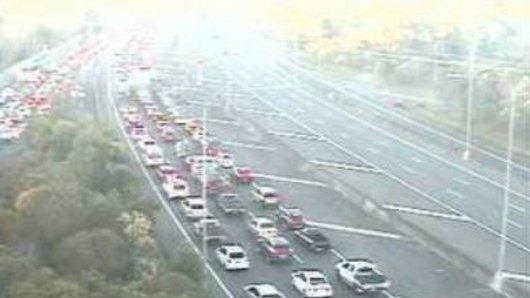 Southbound traffic at the Bruce Highway and Anzac Avenue interchange at Mango Hill.