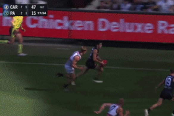 Carlton snare a goal from the boundary line.