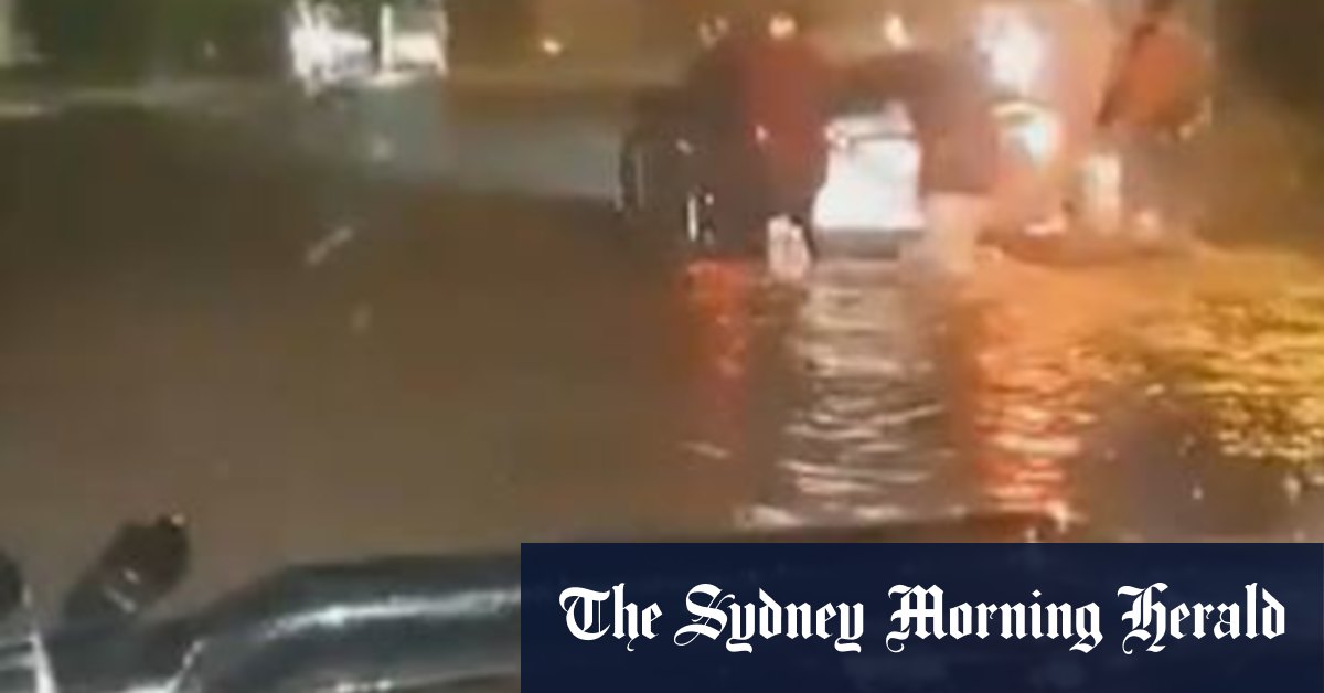 Search on for woman missing from car in floodwater - Vimarsana News