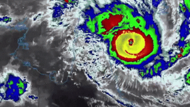Cyclone Narelle LIVE updates: Category 5 monster closes in as Far North Queenslanders brace for landfall