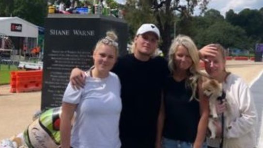 Shane Warne’s children and ex-wife Simon Callahan at his statue outside the MCG. 