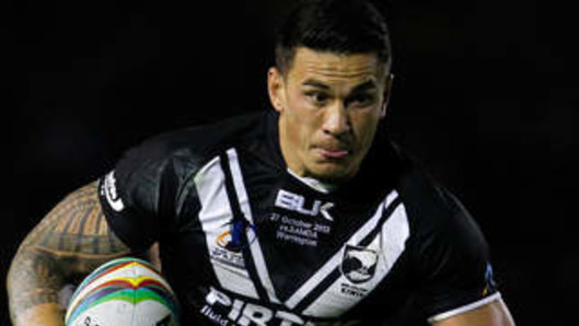 Sonny Bill Williams playing for New Zealand against Samoa at the 2013 World Cup.