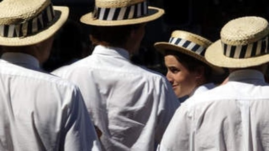 Two out of five parents would choose a different school if they had the choice again, a survey has found