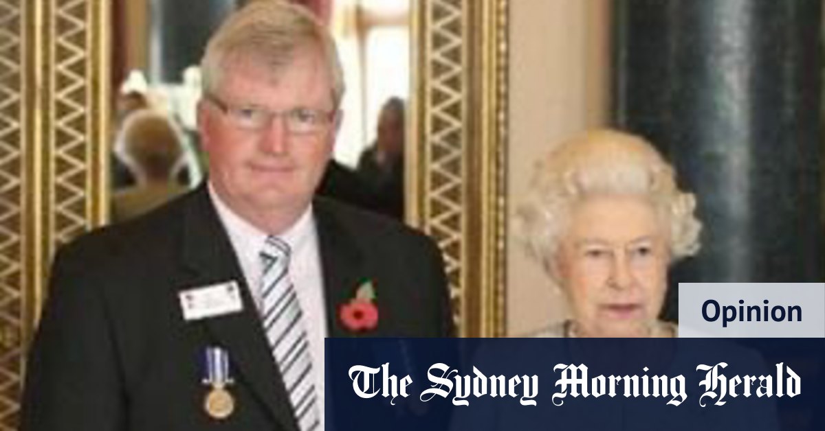 How a hero cop became a favourite of the Queen - Vimarsana News