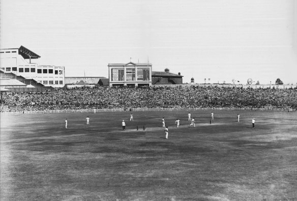 A presumption    of  “the hill” astatine  the Sydney Cricket Ground during the 5th  Test bid    betwixt  Australia and England, 1932/33.