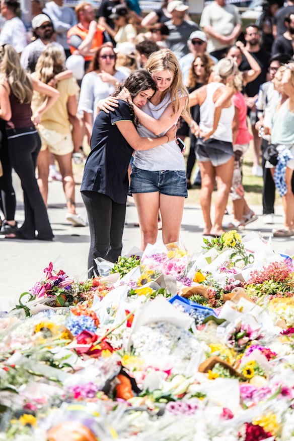 Hundreds marked 24 hours of anguish at Bondi.