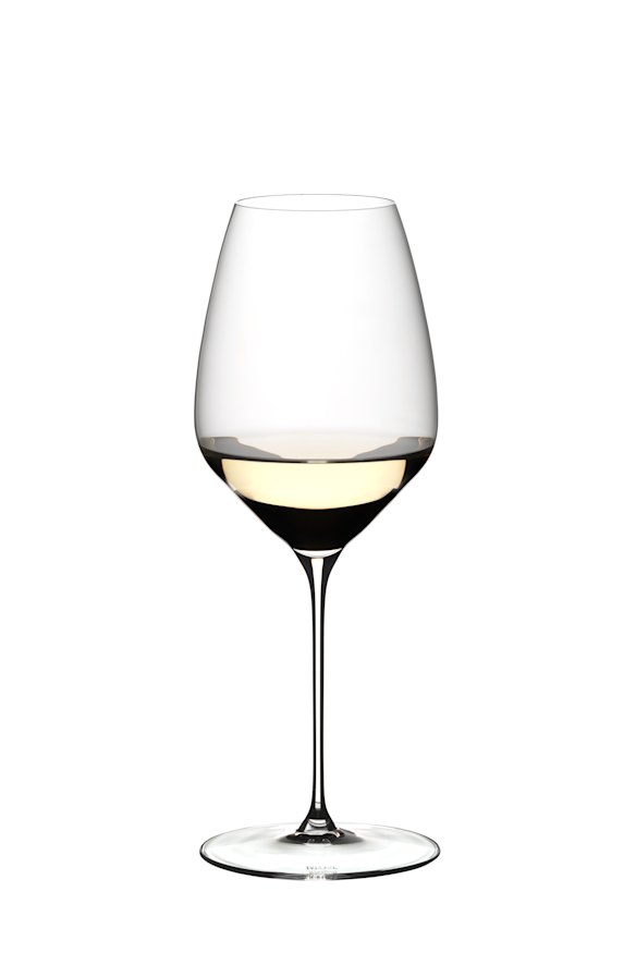 Sleek, slender, and refreshing — this Riesling glass knows its notes.