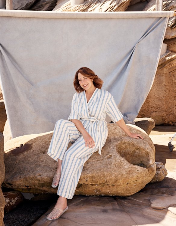 Bondi Born “Finn” wrap tunic
and pants, Senso shoes. 
