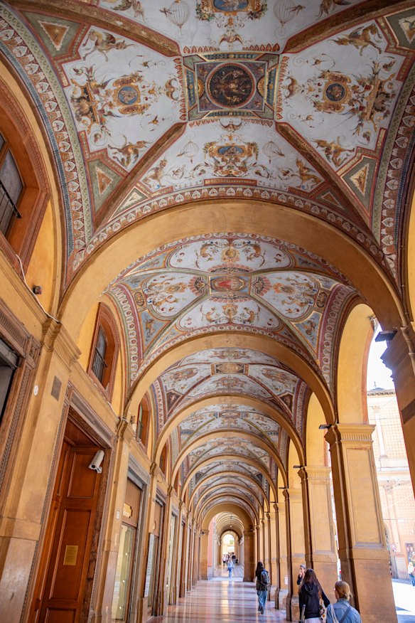 The portico along Via Farini has opulently decorated, vaulted arches.