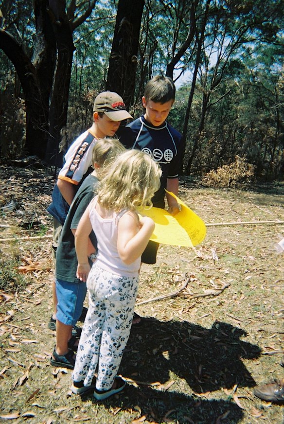  The young posse on a treasure hunt around South West Rocks.