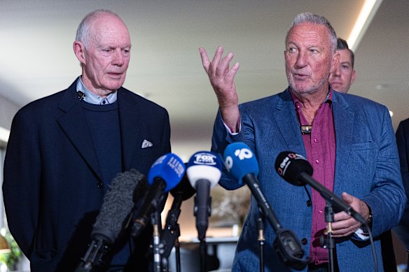  Australian great Greg Chappell and former England star Ian Botham were in Melbourne on Tuesday.