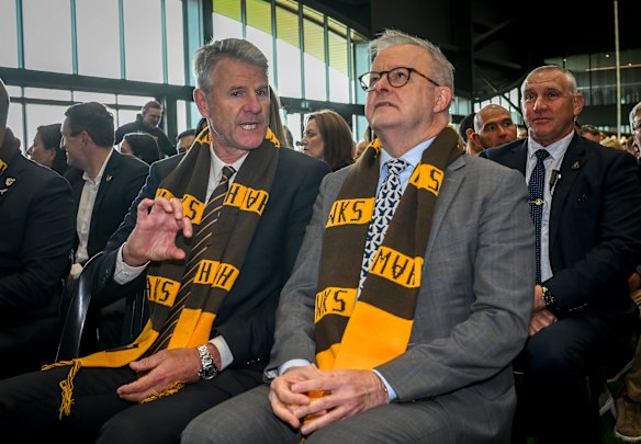  Hawthorn president Andy Gowers and Prime Minister Anthony Albanese chat in the Hawks’ new indoor training base.
