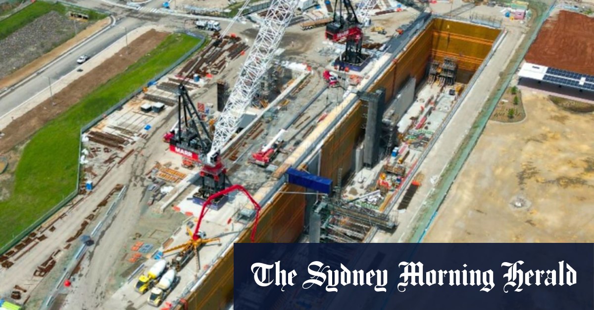 Major government contractor, NRL Bulldogs sponsor accused of intimidation campaign against CFMEU official