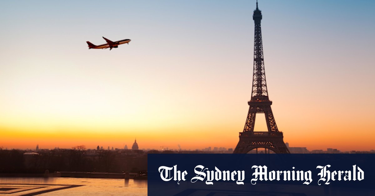 Competition between airlines drives down prices for Australian travellers