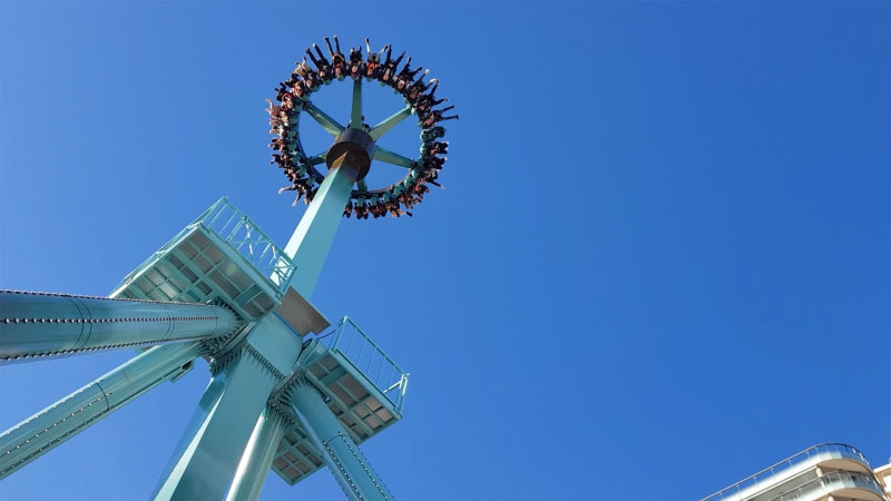 Take a ride on Luna Park's Sledgehammer