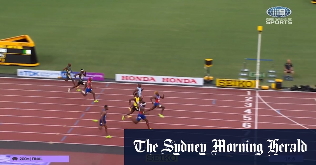 Lyles roars to 200m gold