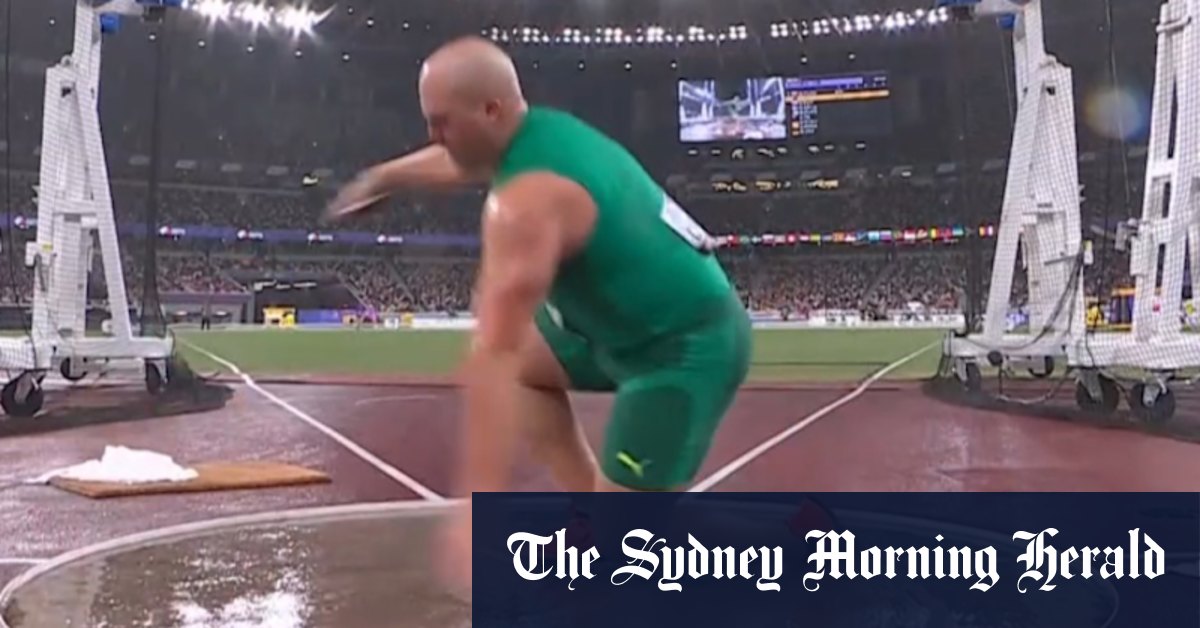 Aussie discus king slips in torrential rain