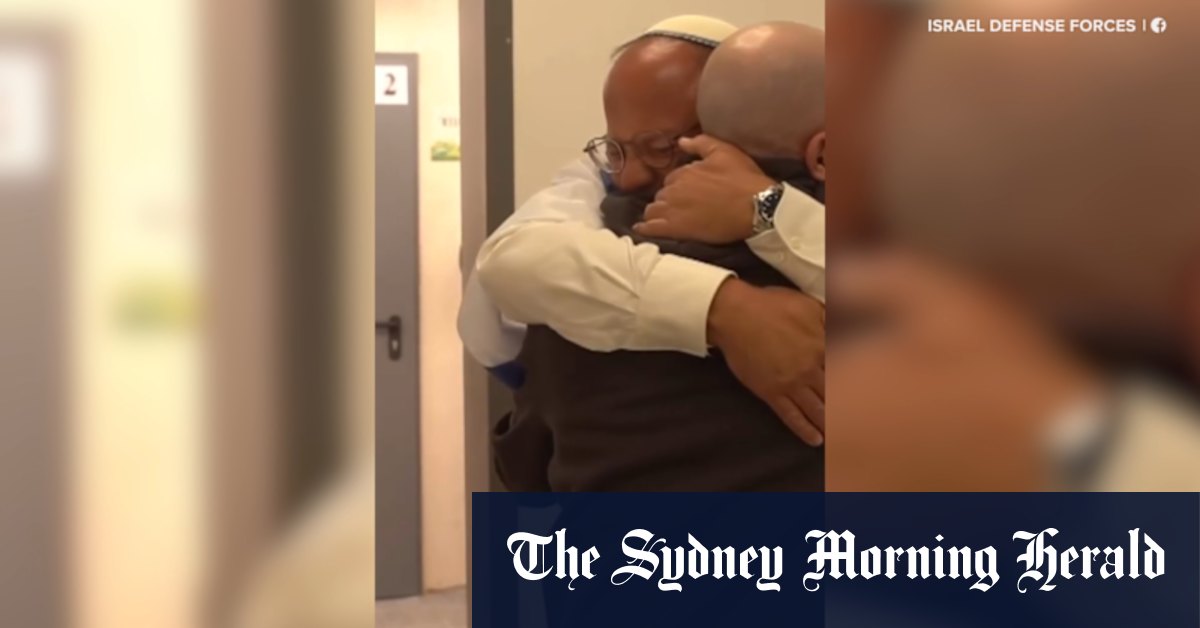 Israeli hostage Eitan Mor reunites with parents