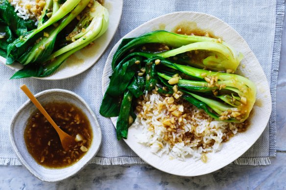 Garlic tastes good and is generally good for you, but it doesn't help much with a cold.