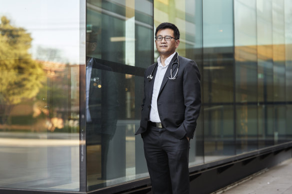 Le professeur Allen Cheng, qui était autrefois un consultant supérieur et est maintenant directeur des maladies infectieuses de Monash Health.