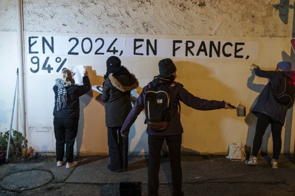 Members of the feminist collective “Les Amazones Avignon” post a message of support for Gisele Pelicot reading “In France in 2024, 94 per cent of the rapist are acquitted” near the courthouse where the Mazan rape trial took place.