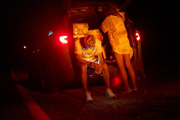Westigagard Stpang al lado de la vigilancia de Sharian, primo y corporal, cuando la segunda noche de agua es agua, 5 Ultramathon el 8 de julio.