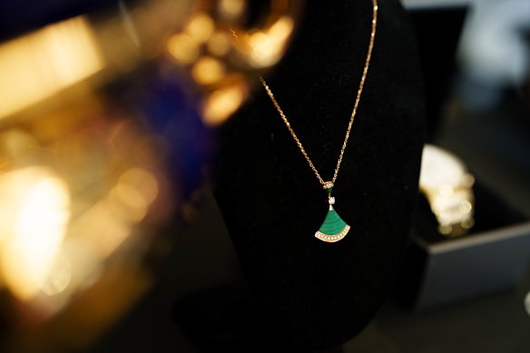  a Bvlgari 18k gold diamond necklace valued at $11,000.