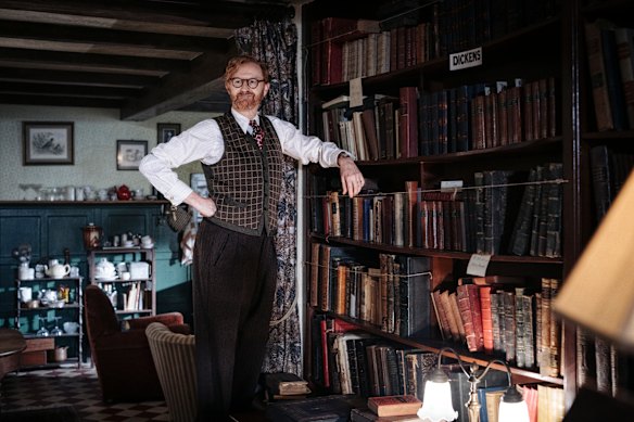  Mark Gatiss 