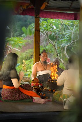 Idha Guru – the repetitive chanting and flicker of flames is meditative.