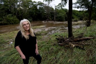 La propriété de Lyn Davey, résidente de Picton, est adossée au ruisseau Stone Quarry qui a menacé d'inonder ces derniers jours.