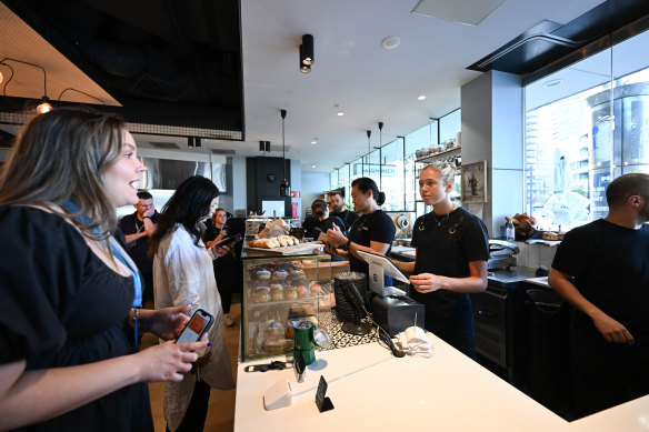El Café Saluministi es un popular lugar para almorzar.