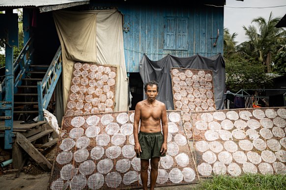 Rice paper discs laid out to dry … Preah Dak.