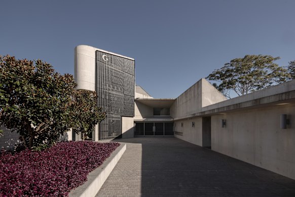 Punchbowl Mosque reinterprets traditional mosque architectural features.