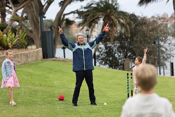 Khawaja plays with kids at the prime minister’s residence. 