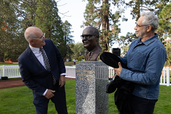Unveiling of Scott Morrison’s bust on the Prime Minister’s Avenue, Ballarat. Scott Morrison and Sculptor, Martin Moore.