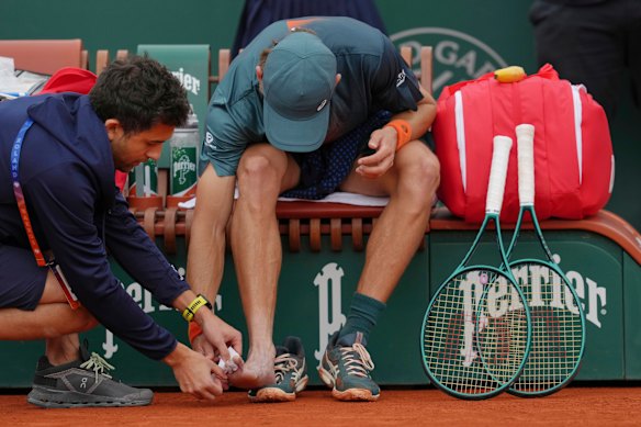 De Minaur took a medical timeout after the second set to have his toes re-taped.