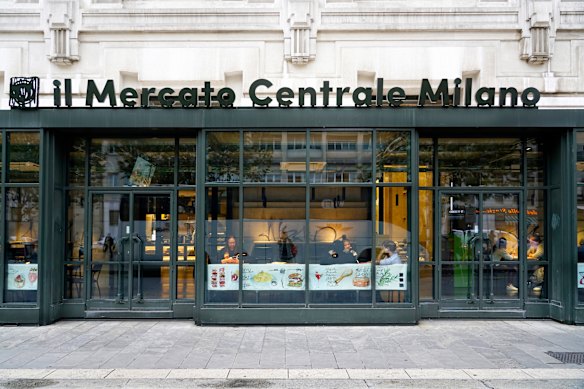 Il Mercato Centrale Milano has food, drink and other retail outlets for travellers.