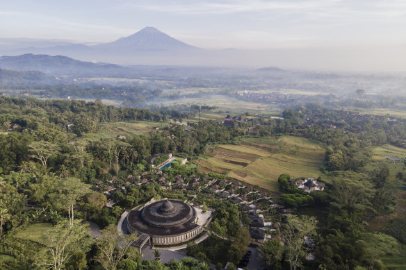 The beauty of the Javan landscape unfolds.