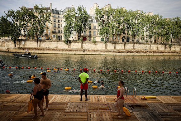 All bathing areas are free and there is no time limit, but the bras-Marie zone (pictured) is limited to 150 bathers at a time (the other sites can hold 300 and 150 respectively).